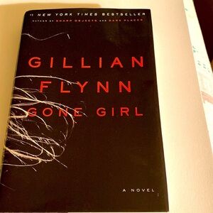 GONE GIRL a Novel by GILLIAN FLYNN - NEW YORK TIMES BEST SELLER